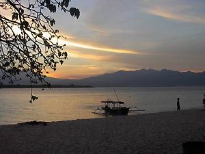 rundreise-bali-erlebe-indonesien-gili-inseln-sonnenuntergang-300x225