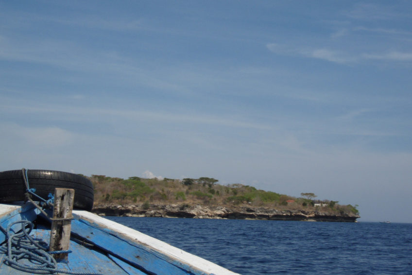 rundreise-bali-erlebe-indonesien-Aussicht vom Boot auf Menjangan